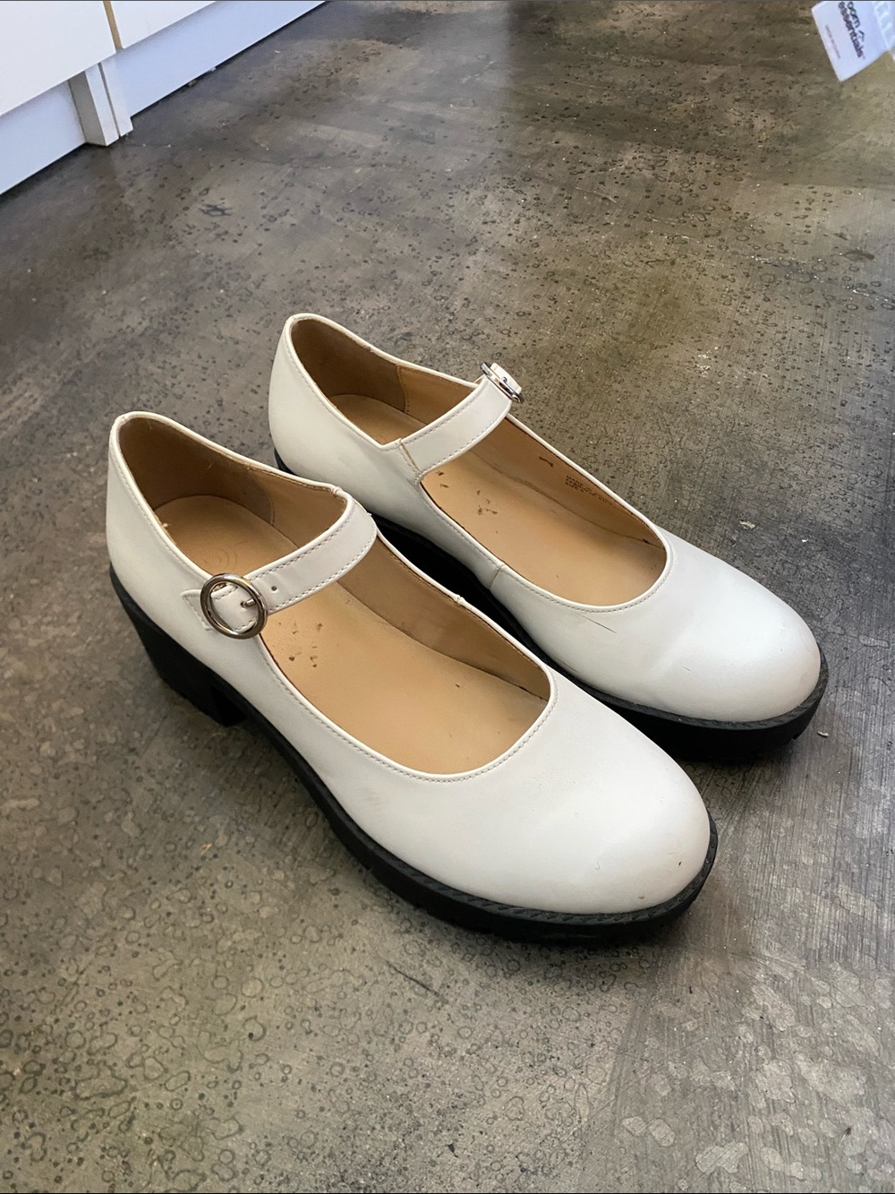 NEW Urban Outfitters Daria Treaded Classic Mary Jane 6
